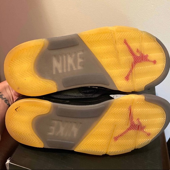 Off white Jordan 5 - Picture 5 of 7